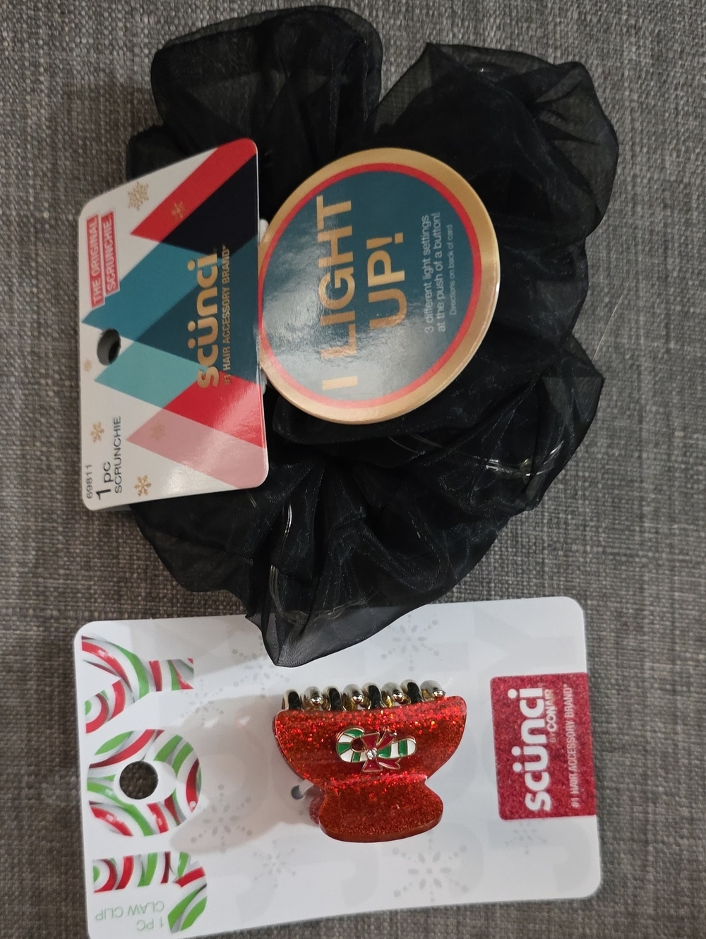 scünci Black Light-Up Scrunchie with Red Glitter Holiday Clip
